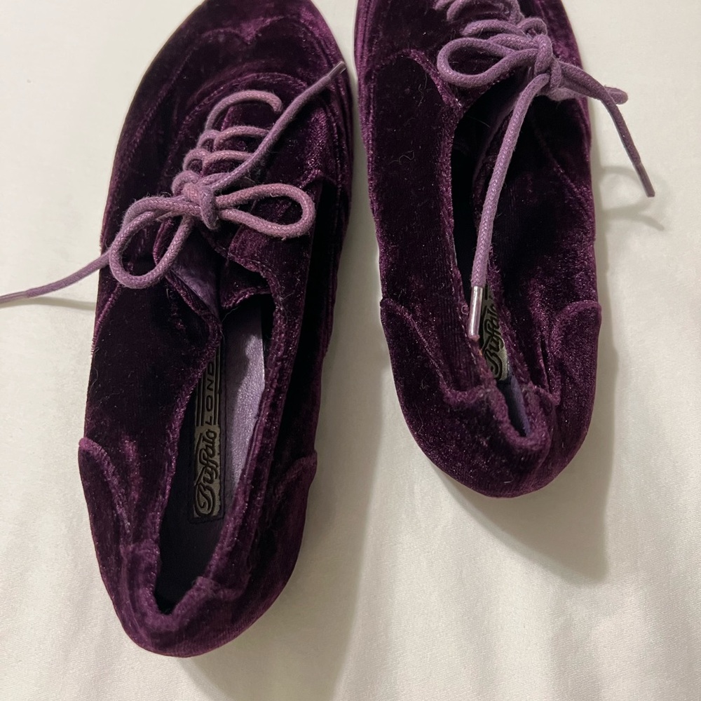 Buffalo London purple velvet oxfords size 8.5 - Picture 4 of 5
